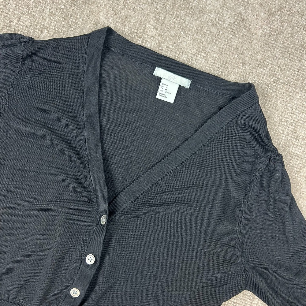 H&M Cropped Cardigan Sweater Womens Medium Black Ribbed Knit V-Neck Button Front